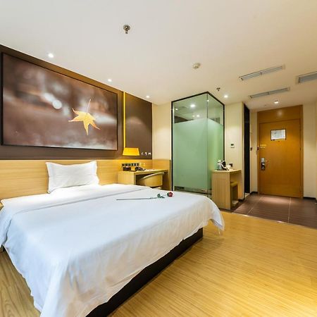 Iu Hotel Chongqing Jiefangbei Bagian luar foto