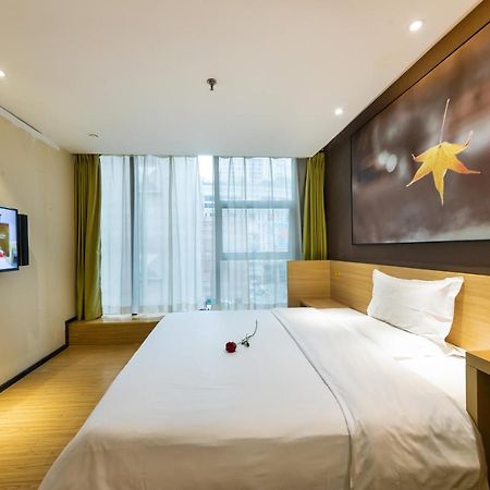Iu Hotel Chongqing Jiefangbei Bagian luar foto