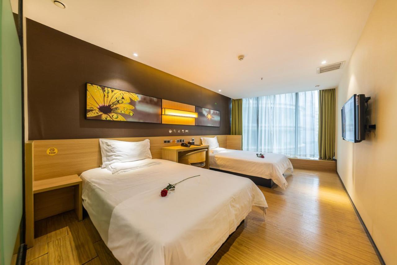 Iu Hotel Chongqing Jiefangbei Bagian luar foto