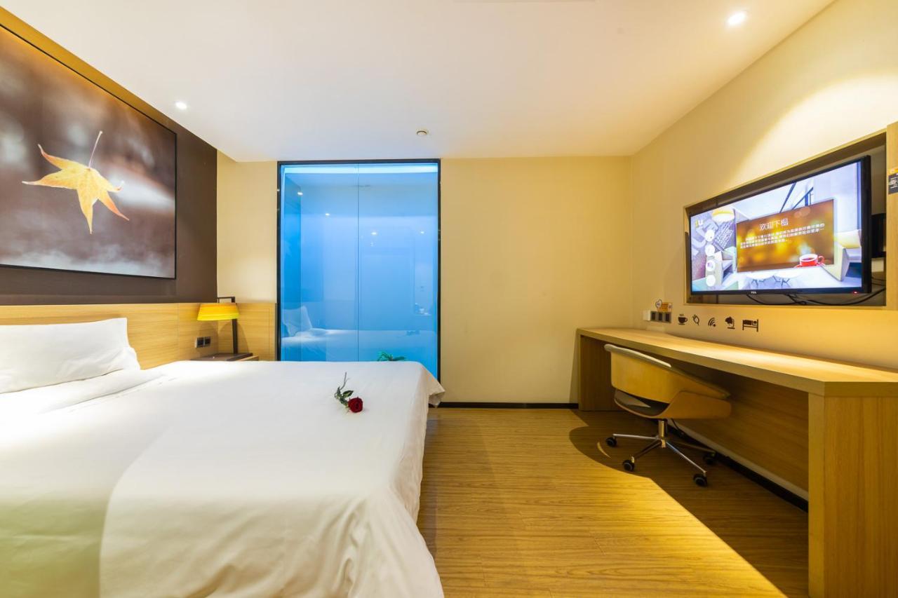 Iu Hotel Chongqing Jiefangbei Bagian luar foto