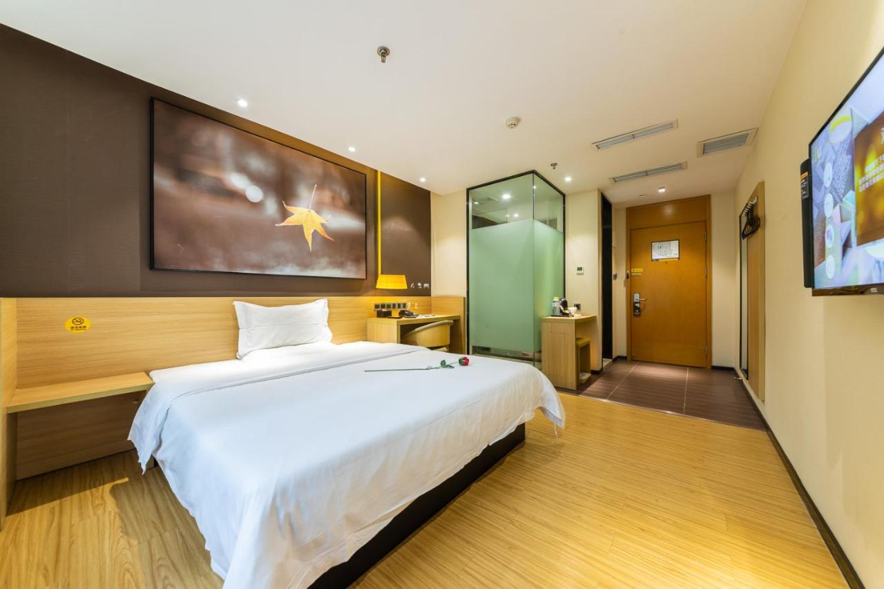 Iu Hotel Chongqing Jiefangbei Bagian luar foto