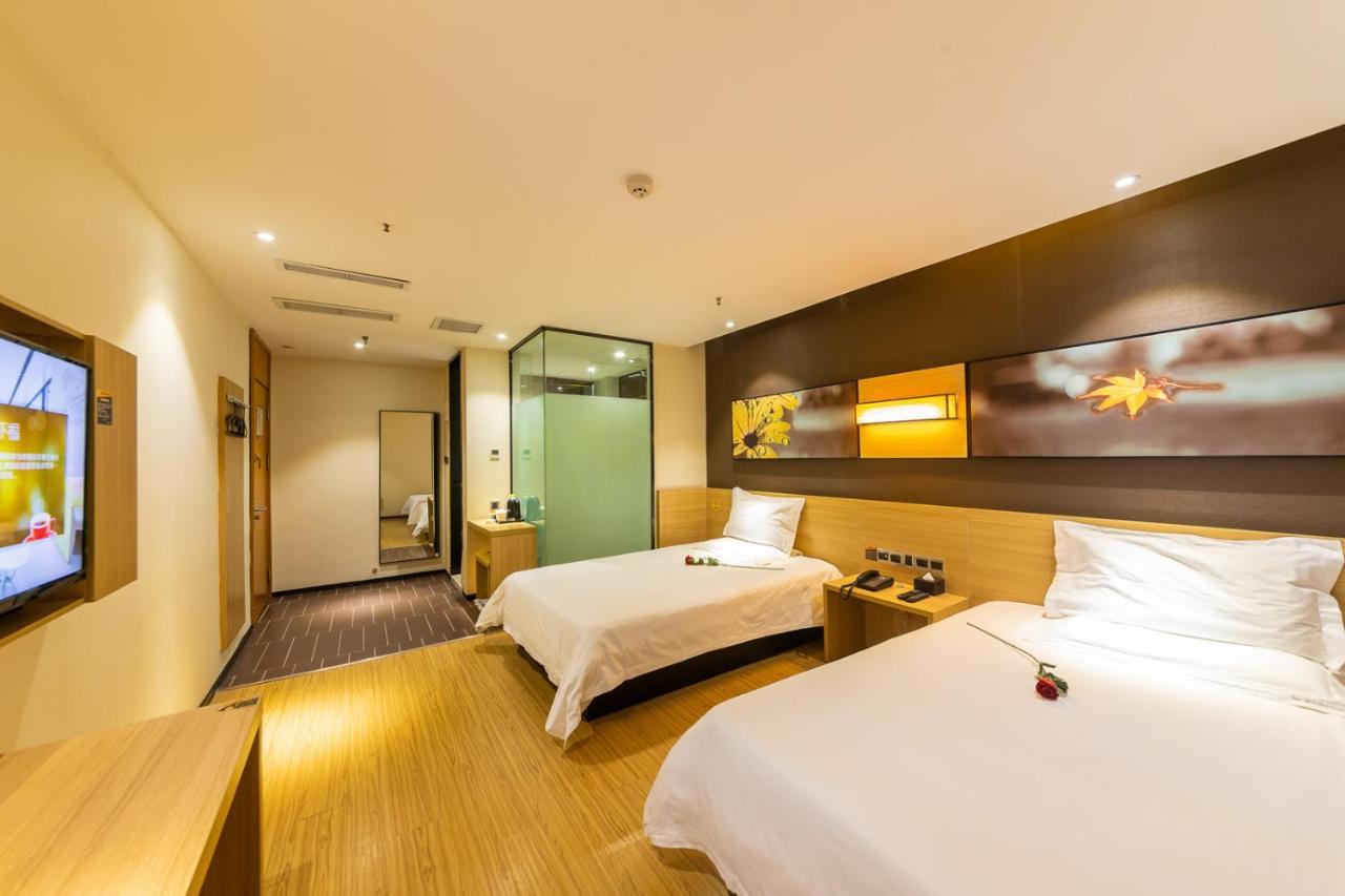 Iu Hotel Chongqing Jiefangbei Bagian luar foto