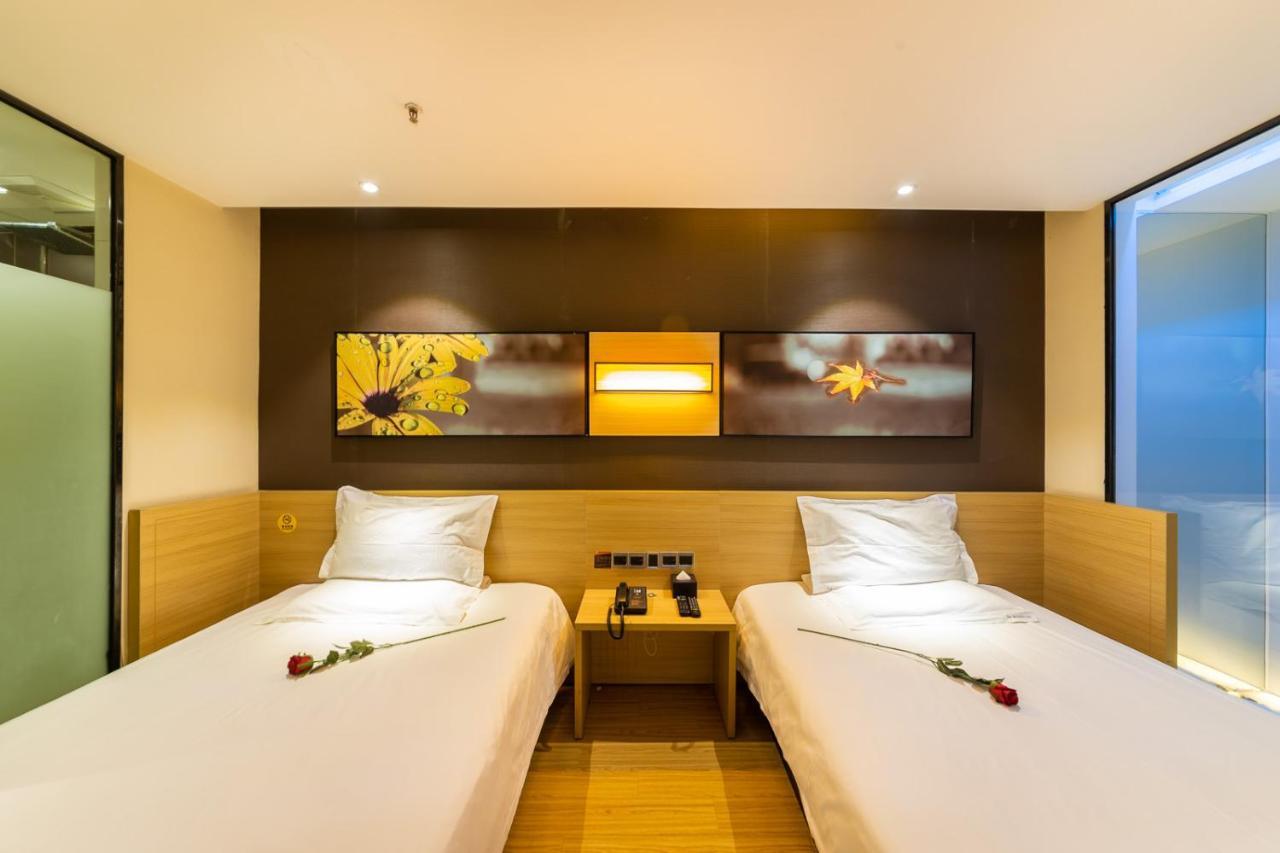 Iu Hotel Chongqing Jiefangbei Bagian luar foto