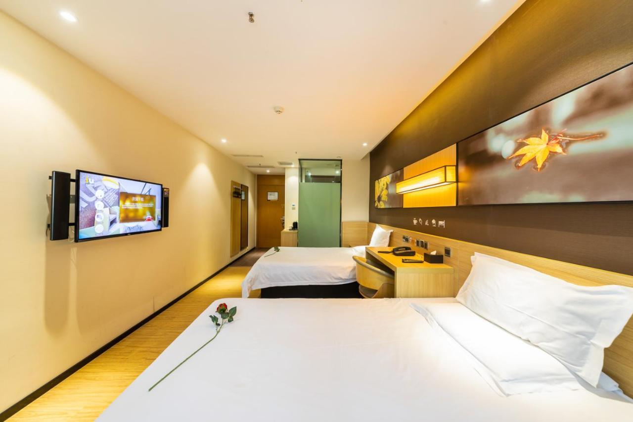 Iu Hotel Chongqing Jiefangbei Bagian luar foto
