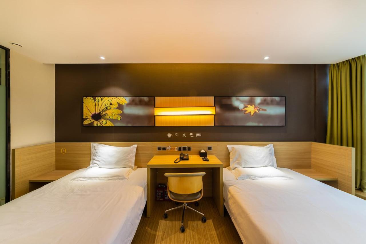 Iu Hotel Chongqing Jiefangbei Bagian luar foto