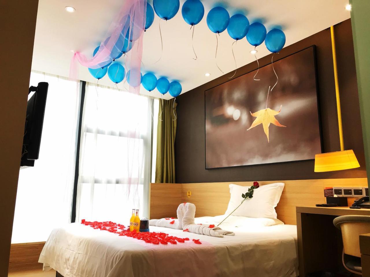 Iu Hotel Chongqing Jiefangbei Bagian luar foto