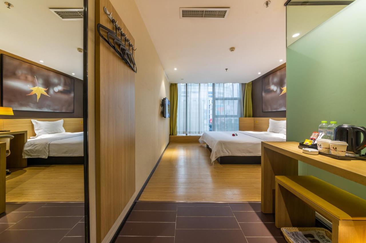 Iu Hotel Chongqing Jiefangbei Bagian luar foto