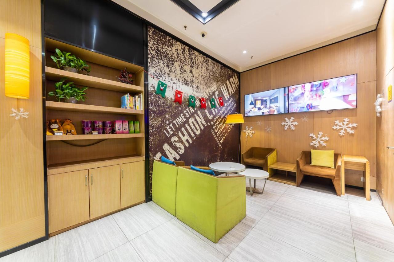 Iu Hotel Chongqing Jiefangbei Bagian luar foto